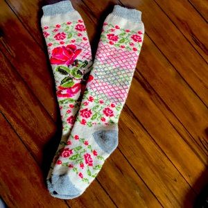Wool leg warmers with flowers